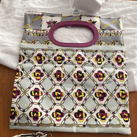 Gorgeous clutch that can be a crossbody (strap still packaged) nwt - Picture 2 of 6